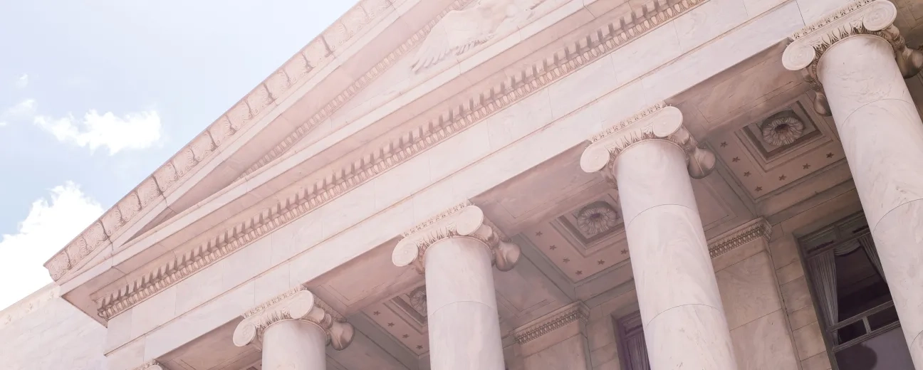 Image of a government building (greek style building)